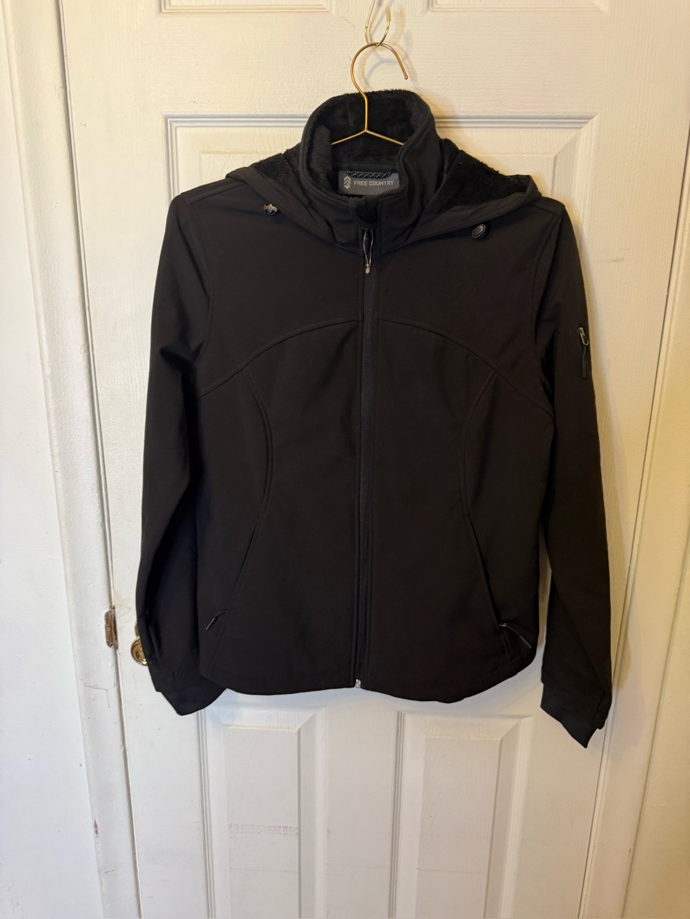 NWOT Free Country Women's Coat W/ Faux Fur Lining. Size Medium.